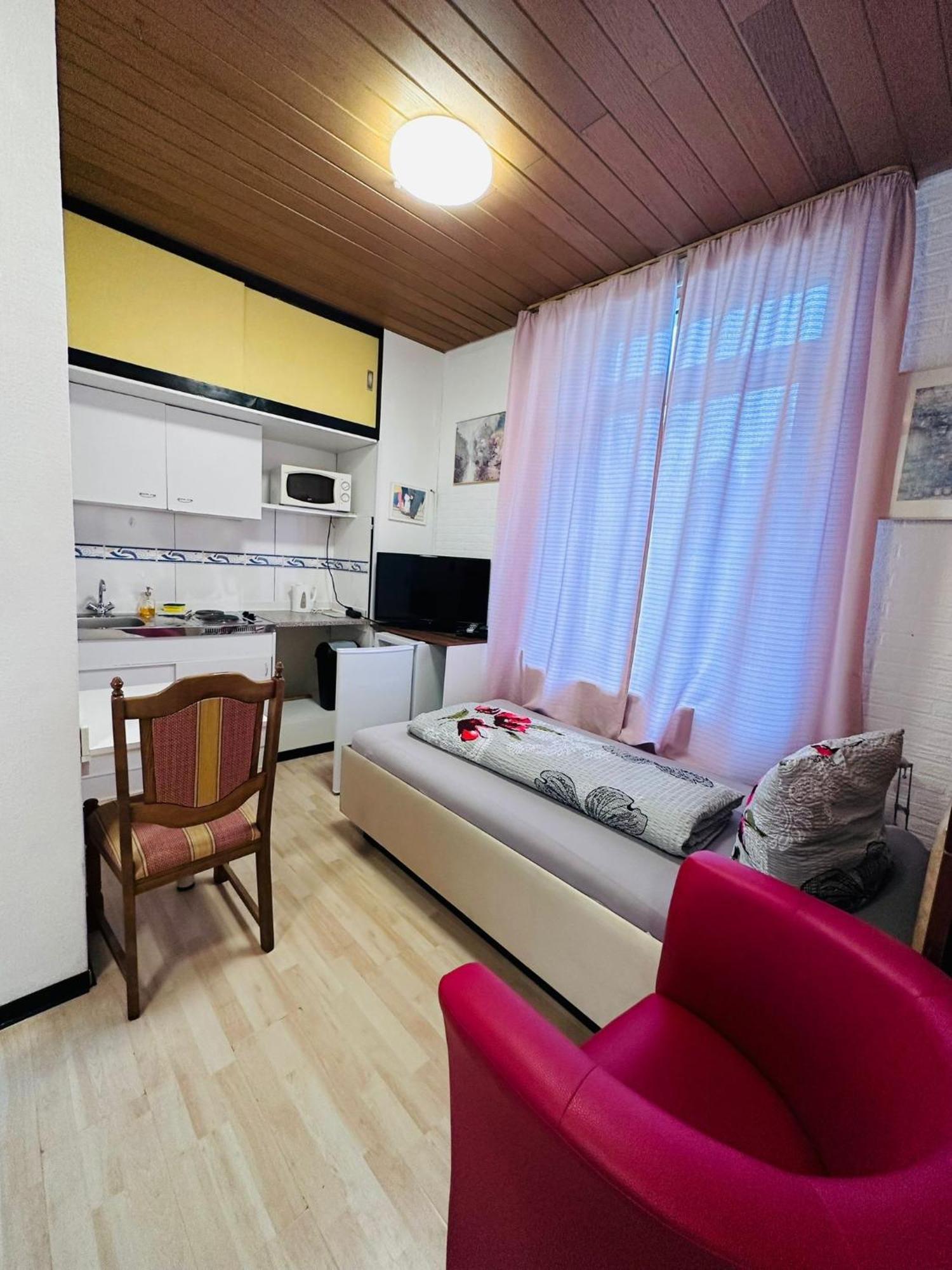 Gaestezimmer Siminciuc Ξενοδοχείο Άαχεν Εξωτερικό φωτογραφία
